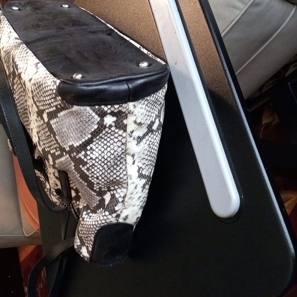 Handbag - Picture 5 of 10